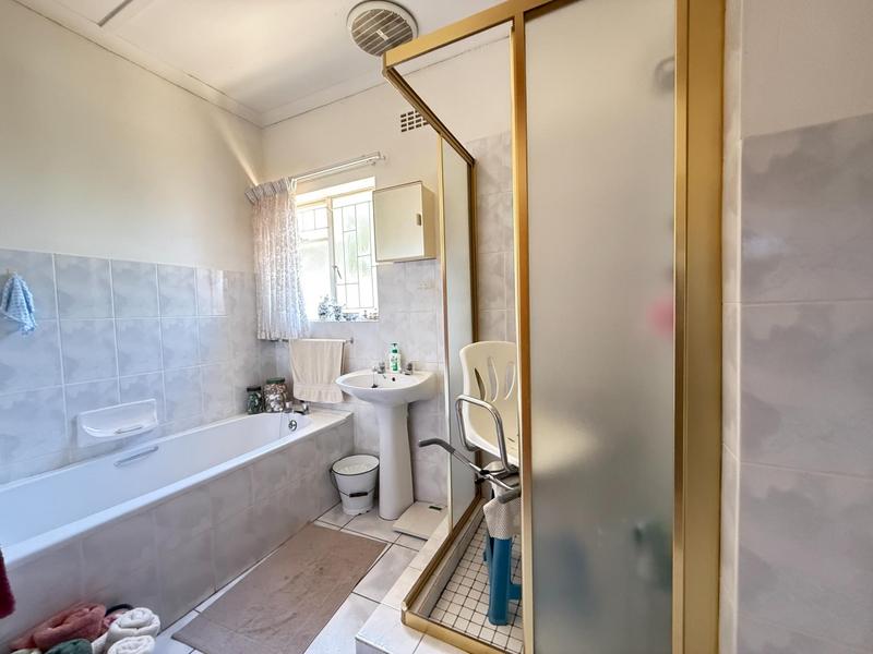 4 Bedroom Property for Sale in Bergzicht Western Cape